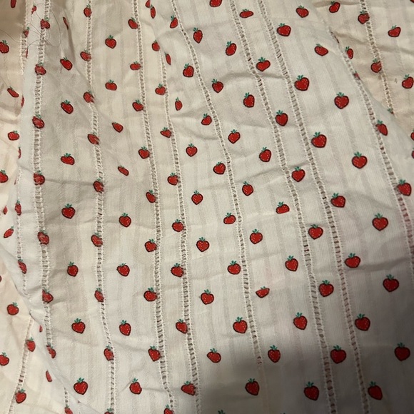 & OTHER STORIES
Print Ruffled Collar Blouse In White W. Tiny Strawberry Print - Picture 8 of 12